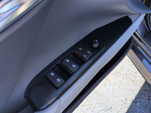 Used 2018 Toyota Camry LE w/ Moonroof Package FWD image 11