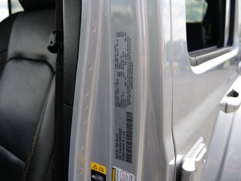 Used 2022 Jeep Wrangler Unlimited Sahara AWD/4WD image 40