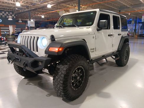 Used 2019 Jeep Wrangler Unlimited Sport S AWD/4WD image 3