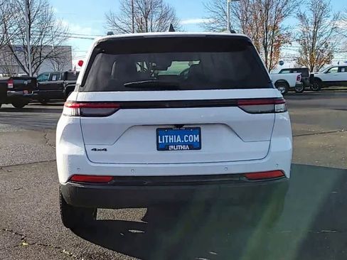 New 2025 Jeep Grand Cherokee Altitude image 7