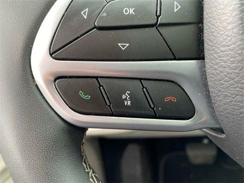 Used 2023 Chrysler Pacifica Limited image 30