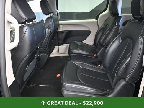 Used 2023 Chrysler Pacifica Touring-L FWD image 19