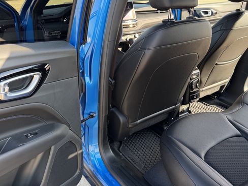 Used 2025 Jeep Compass Latitude w/ Convenience Group image 27