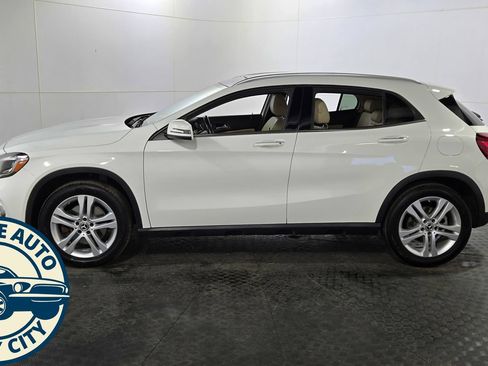 Used 2020 Mercedes-Benz GLA 250 4MATIC w/ Premium Package image 5