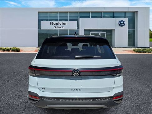 New 2026 Volkswagen Taos SE FWD image 5