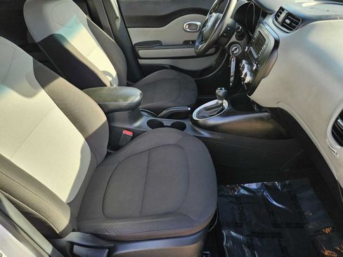 Used 2018 Kia Soul FWD image 13