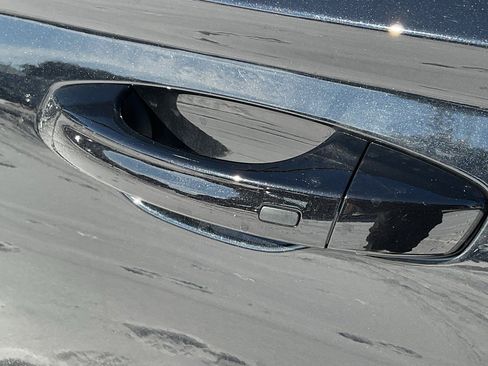 Used 2025 Volkswagen Taos SE image 10