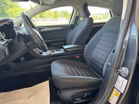 Used 2019 Ford Fusion SE FWD image 4