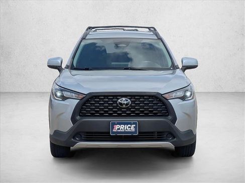 Used 2023 Toyota Corolla Cross LE FWD image 2
