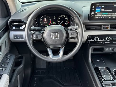 Certified 2024 Honda Pilot Touring image 29