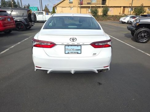 Used 2021 Toyota Camry SE w/ Cold Weather Package image 6