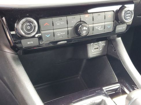 Used 2025 Jeep Compass Limited AWD/4WD image 18