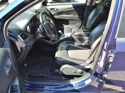 Used 2017 Dodge Journey Crossroad w/ Popular Equipment Group AWD/4WD image 17