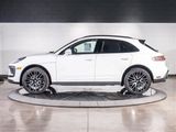 Certified 2025 Porsche Macan image 2
