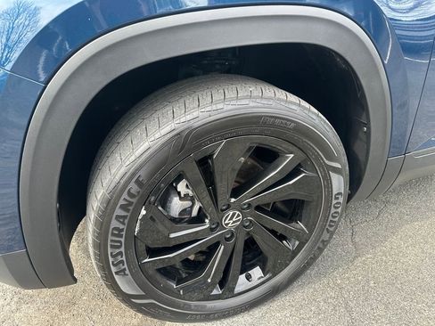 Used 2023 Volkswagen Atlas SE w/ Black Wheel Package image 2