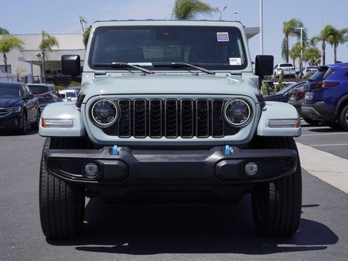 Used 2024 Jeep Wrangler Unlimited w/ Convenience Group AWD/4WD image 5