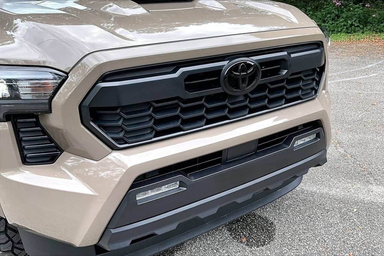 Used 2026 Toyota Tacoma TRD Sport AWD/4WD image 32