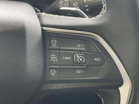 Used 2024 Jeep Grand Cherokee L Laredo image 31