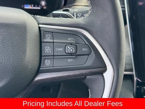 Used 2023 Jeep Grand Cherokee Limited w/ Luxury Tech Group II AWD/4WD image 20