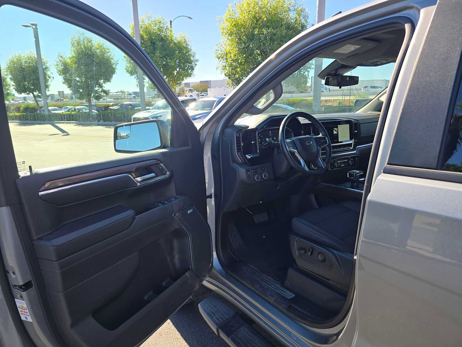 Used 2024 Chevrolet Silverado 1500 LT Trail Boss w/ Convenience Package II AWD/4WD image 19