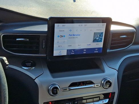 Certified 2022 Ford Explorer XLT w/ Equipment Group 202A image 19