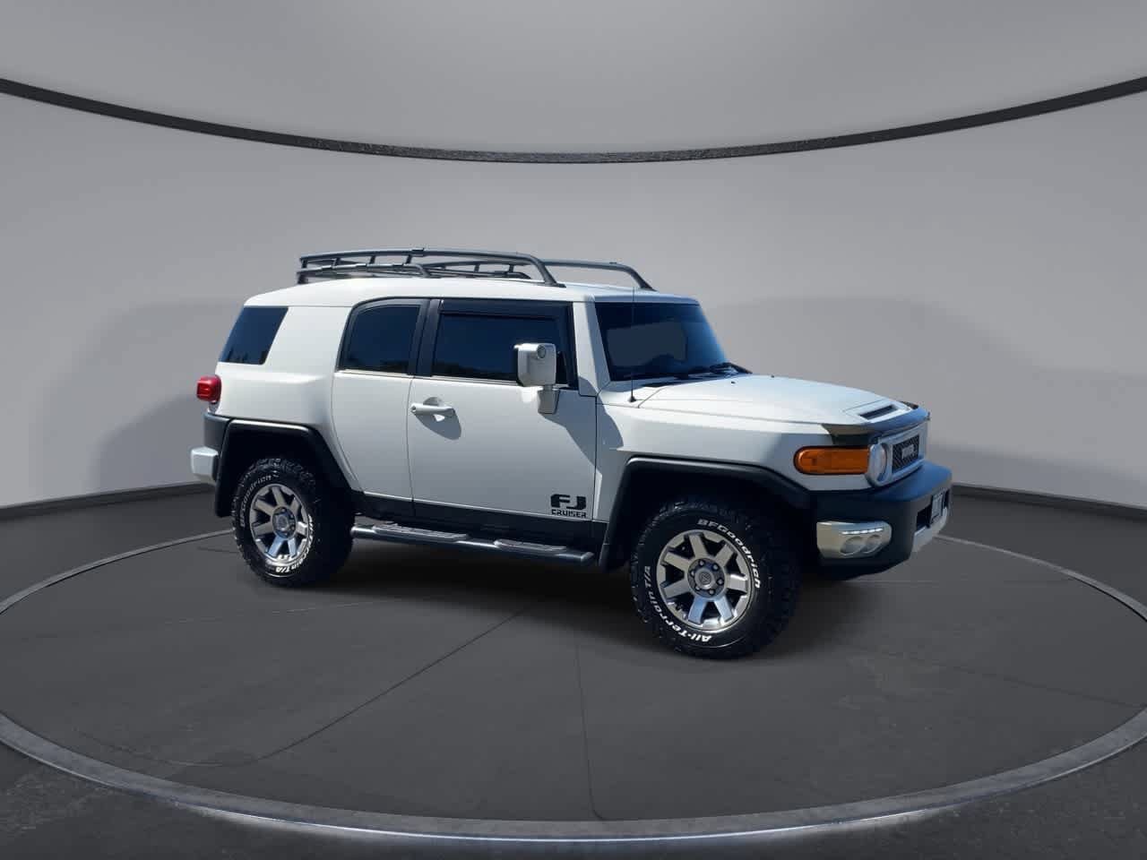 Used 2014 Toyota FJ Cruiser 4WD w/ Upgrade Package image 3