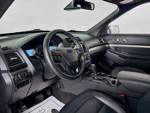 Certified 2018 Ford Explorer XLT w/ Equipment Group 202A image 9