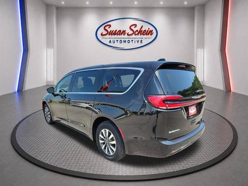Used 2024 Chrysler Pacifica Limited FWD image 7