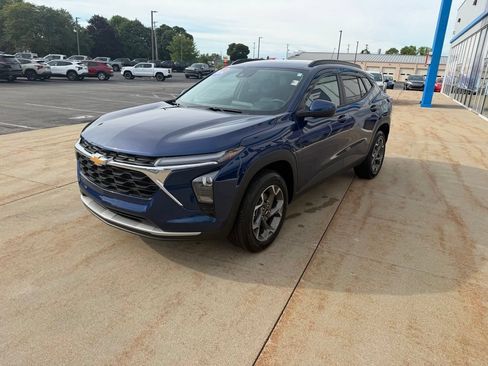 Used 2024 Chevrolet Trax LT w/ Driver Confidence Package FWD image 7