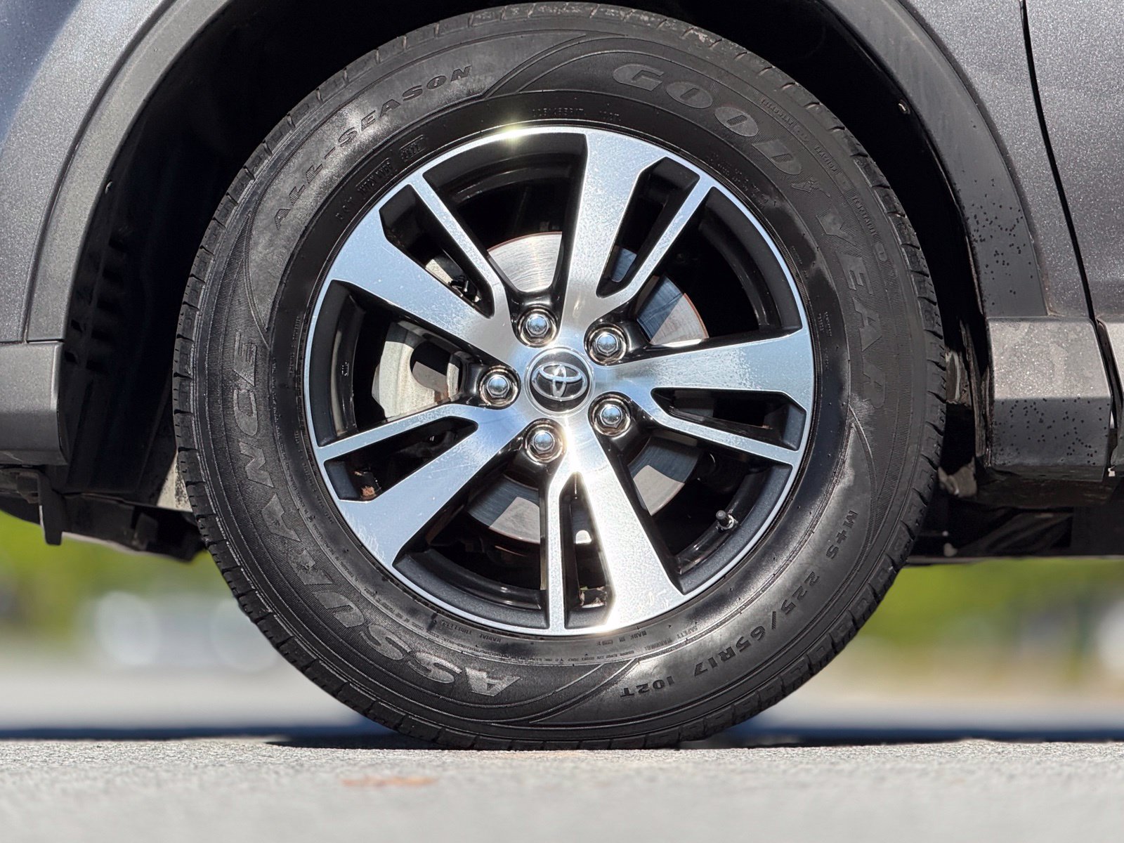 Used 2017 Toyota RAV4 XLE FWD image 18