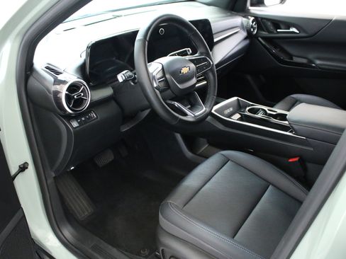 Used 2025 Chevrolet Equinox LT w/ Convenience Package II image 23