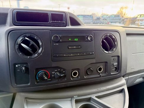 Used 2011 Ford E-450 and Econoline 450 Super Duty image 23
