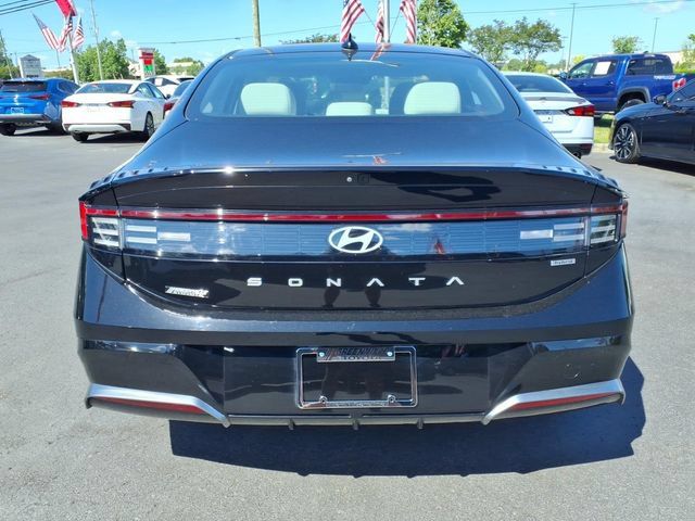 Used 2024 Hyundai Sonata SEL FWD image 2