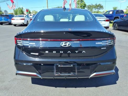 Used 2024 Hyundai Sonata SEL FWD image 2
