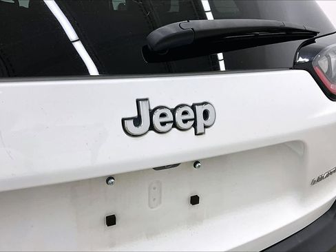 Used 2019 Jeep Cherokee Limited AWD/4WD image 10