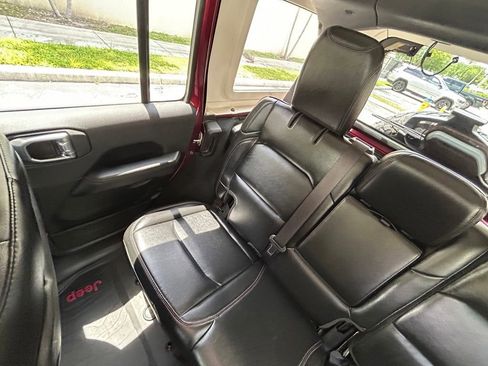 Used 2022 Jeep Wrangler Unlimited Rubicon w/ Trailer Tow Package AWD/4WD image 12