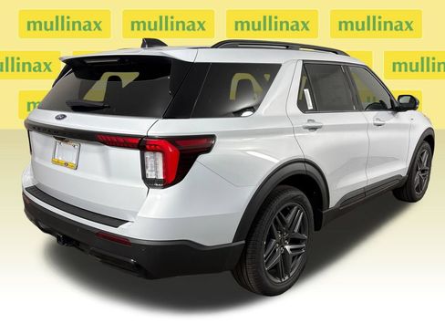 New 2026 Ford Explorer ST-Line w/ ST-Line Street Pack RWD image 4