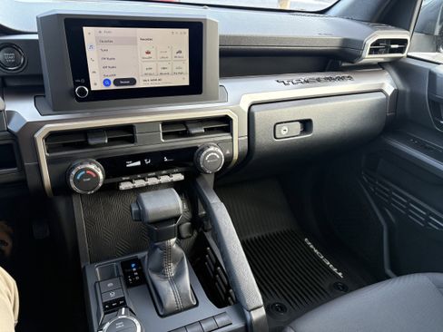 Used 2025 Toyota Tacoma SR5 image 9