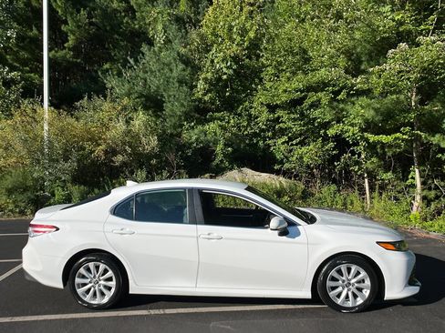 Used 2019 Toyota Camry LE FWD image 6