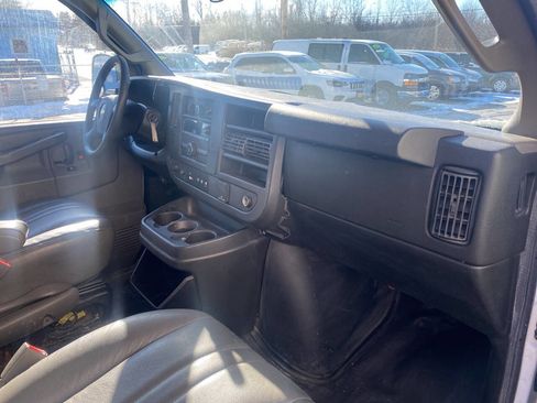 Used 2017 Chevrolet Express 2500 image 16