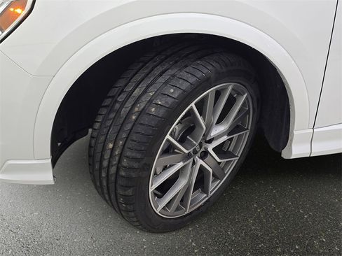 Certified 2025 Audi Q3 2.0T Premium Plus w/ Premium Plus Package image 34