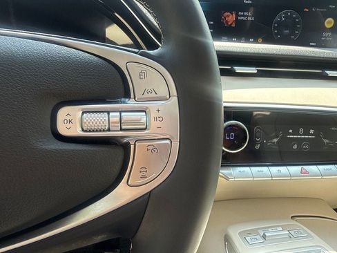 Used 2025 Genesis GV70 2.5T w/ Select Package AWD/4WD image 17
