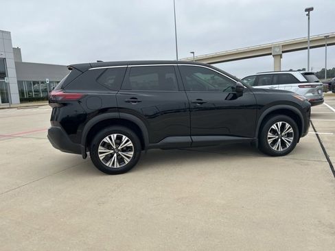 Used 2022 Nissan Rogue SV image 15