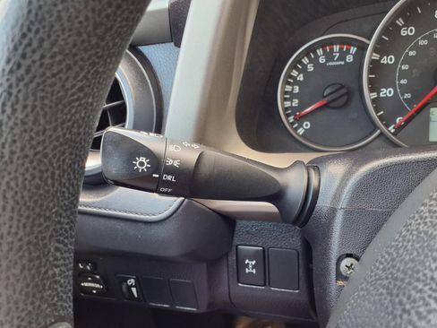 Used 2016 Toyota RAV4 LE AWD/4WD image 16