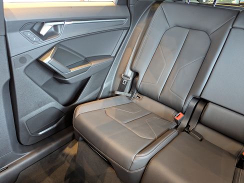 New 2025 Audi Q3 2.0T Premium image 12