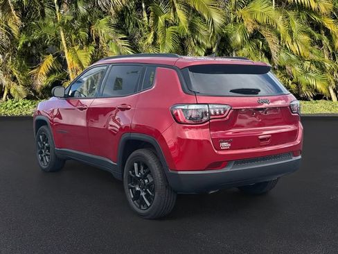 Used 2026 Jeep Compass Latitude AWD/4WD image 7