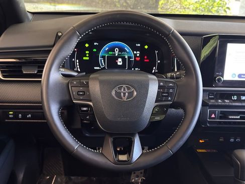 Used 2025 Toyota Camry SE w/ Convenience Package FWD image 19