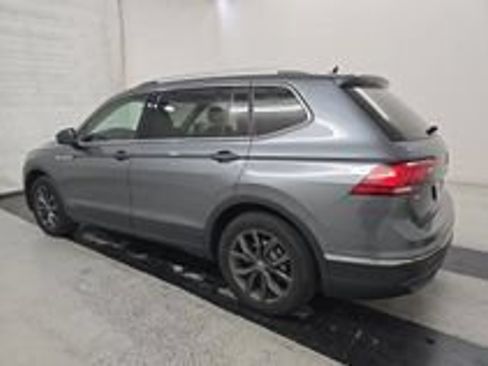 Used 2023 Volkswagen Tiguan SE w/ Panoramic Sunroof Package FWD image 23