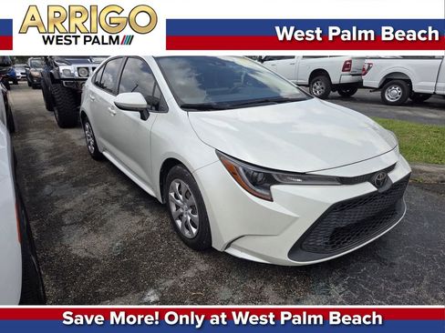 Used 2020 Toyota Corolla LE FWD image 1