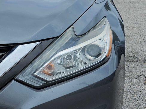Used 2017 Nissan Altima 2.5 SL w/ Moonroof Package FWD image 10